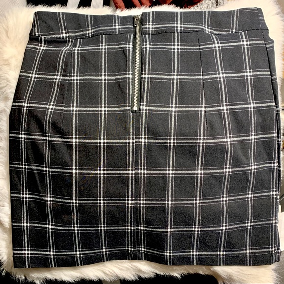 Garage Windowpane Mini Skirt - Picture 2 of 4